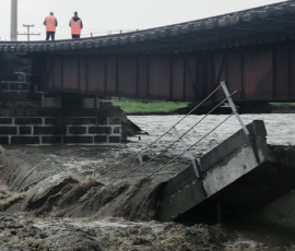 ржд приостановила отправку грузов по Транссибу из-за рухнувшего моста - фото - 1