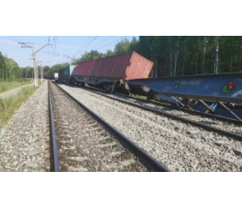 на Транссибе локомотив «поджал хвост» грузовому поезду - фото - 1