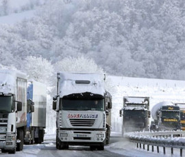 в Приморье на границе с Китаем скопилось более 260 грузовиков - фото - 1