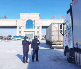 пробка из 600 грузовиков образовалась перед постом Маньчжурия-Забайкальск на въезде в Китай - фото - 1