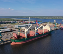 в Архангельск прибыло первое в 2024 году грузовое судно из КНР - фото - 1